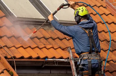 Démoussage et hydrofuge de toiture à Amange